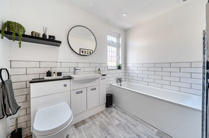 Family bathroom- click for photo gallery